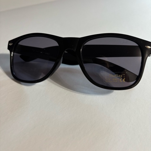 The Gag Circular Tinted Ful
Rimmed Sunglasses - Picture 4 of 4